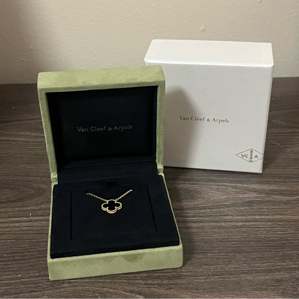 Van Cleef & Arpels Necklace box